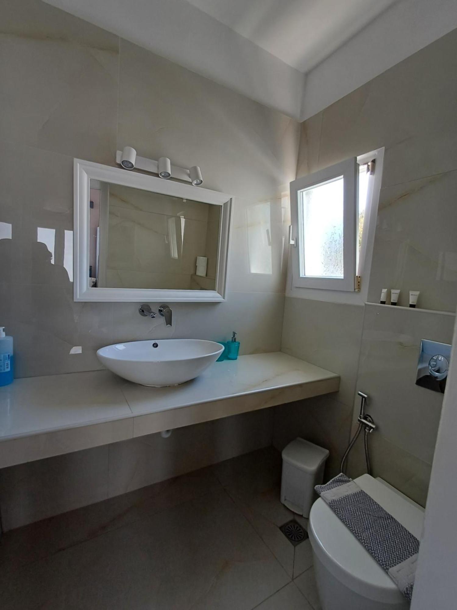 Manos Rooms Mykonos Town Exterior photo