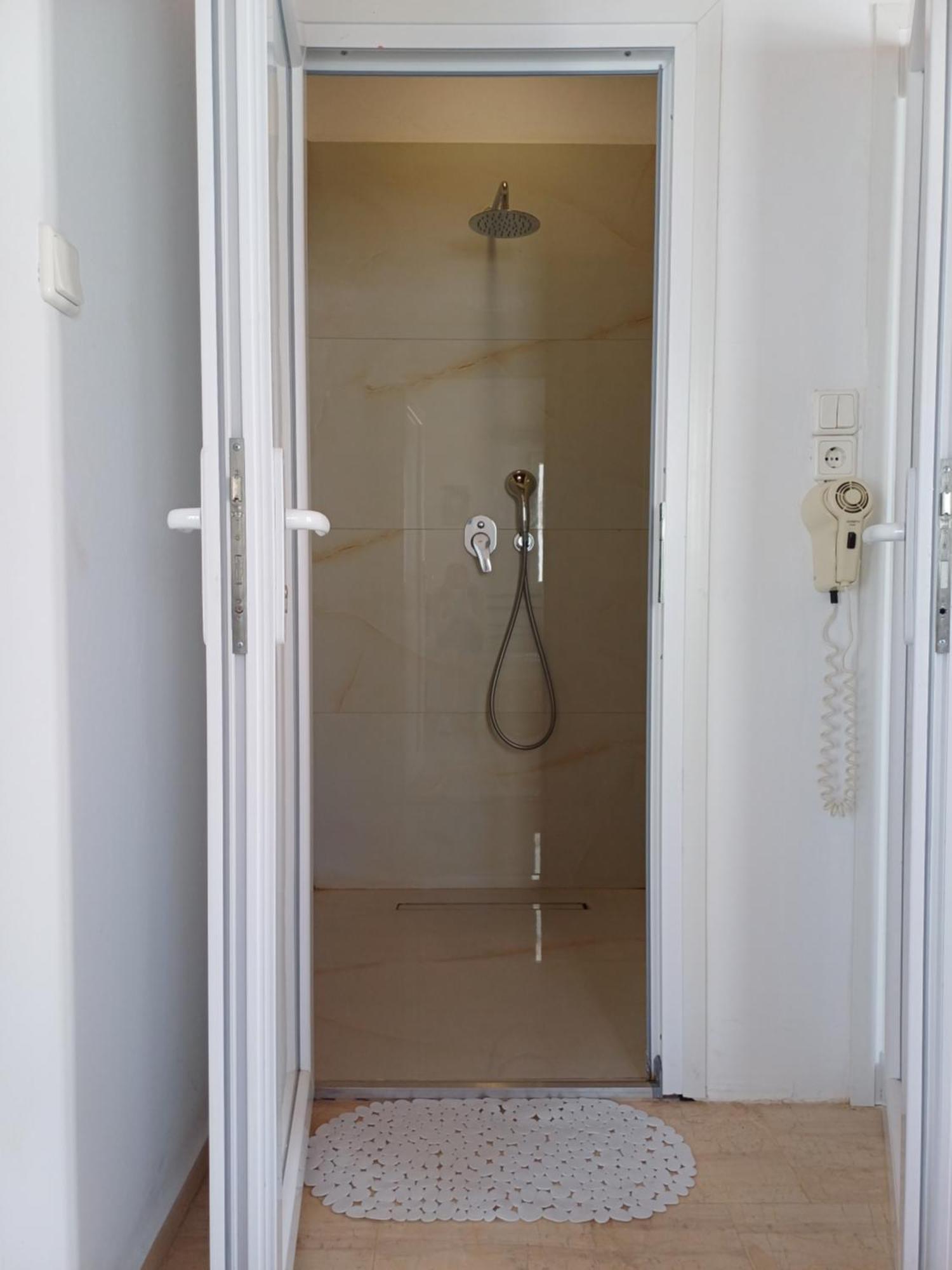 Manos Rooms Mykonos Town Exterior photo